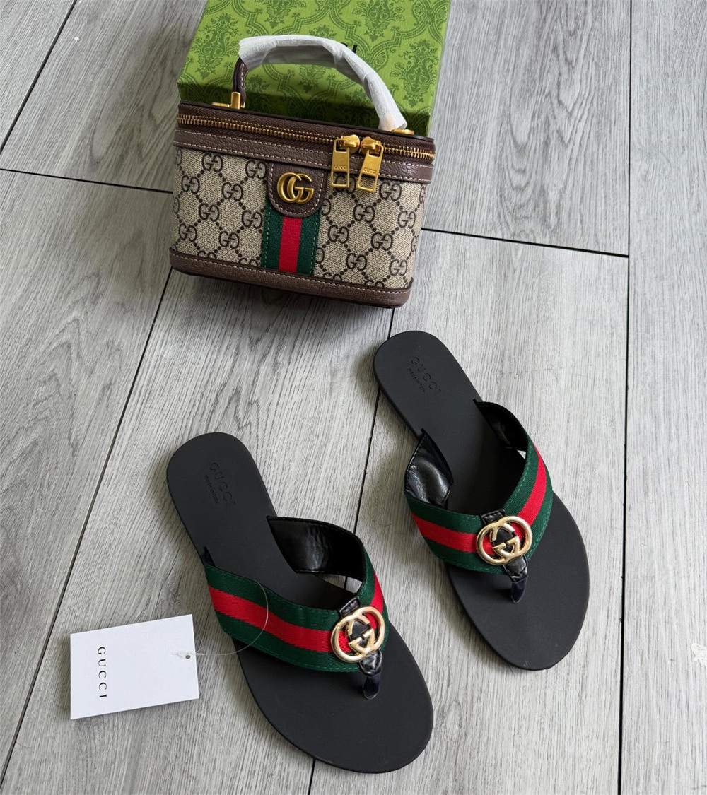 High quality slipper & makeup bag set free shipping GUI #31455 - Image 1