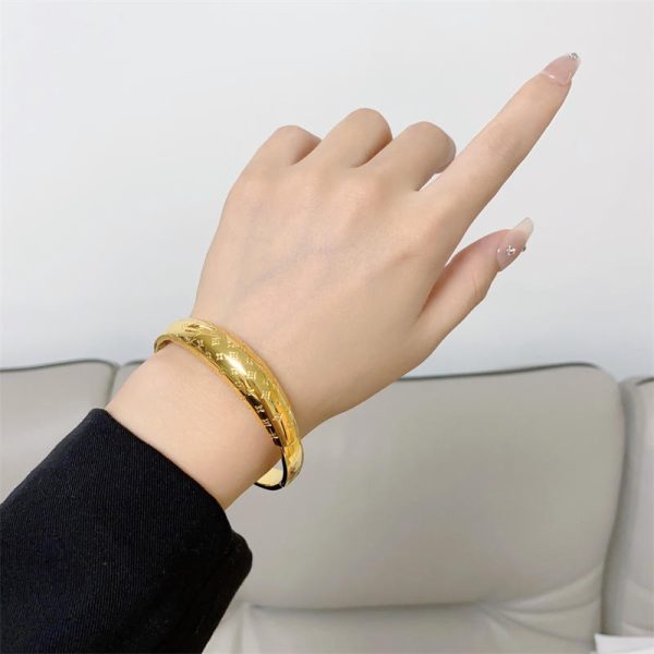 Wholesale Fashion High Quality Bracelet LOV #A0372