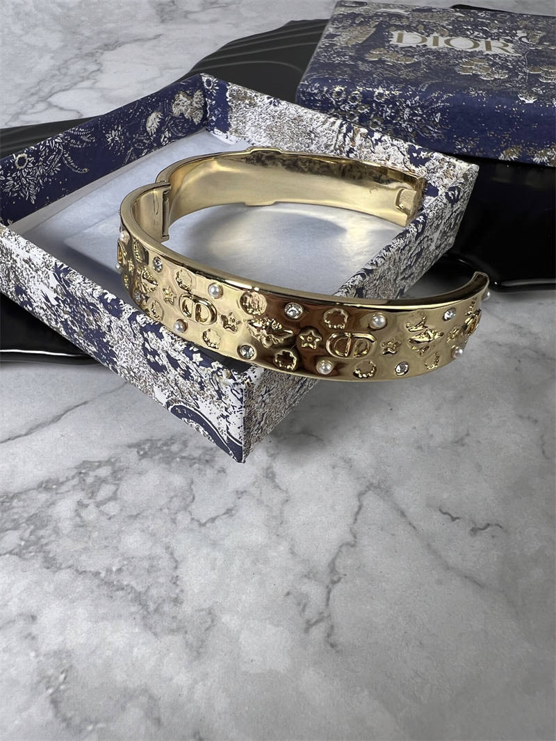 Wholesale Fashion Bracelet DIR MS #A4434 - Image 1