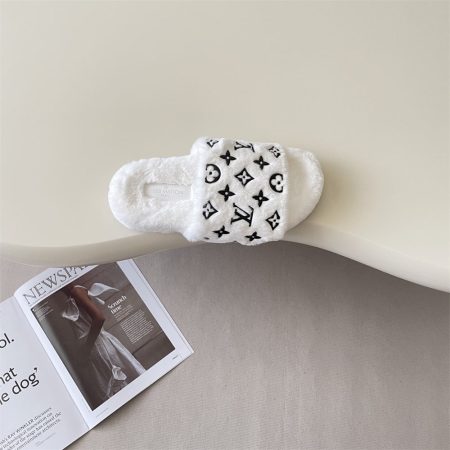High quality fashion Fuzzy Slipper size:5-9 (NO box) LOV AN #C0008 - Image 4