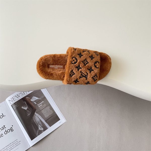 High quality fashion Fuzzy Slipper size:5-9 (NO box) LOV AN #C0008