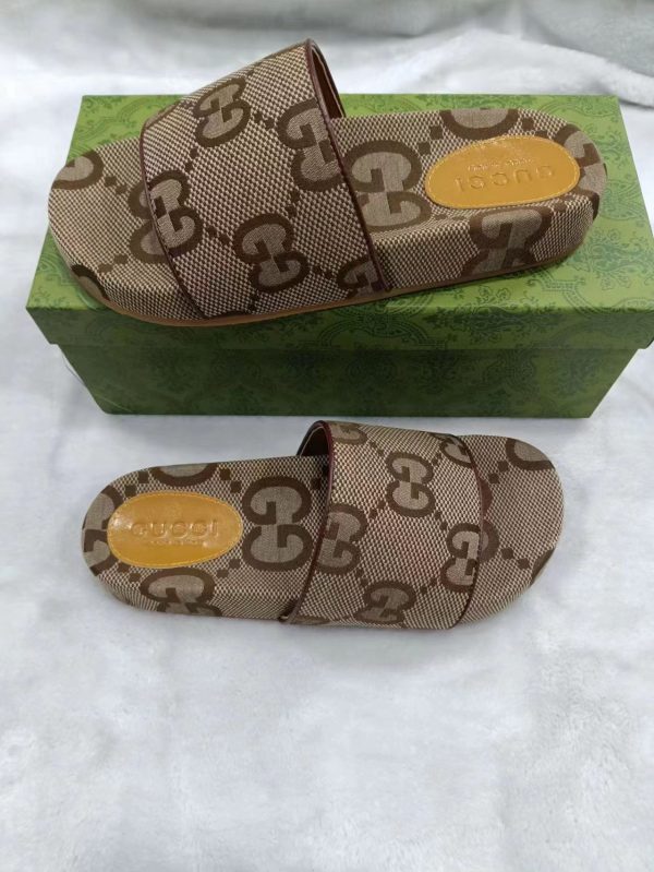 High quality slippers size:5-12 with box GUI #C0032