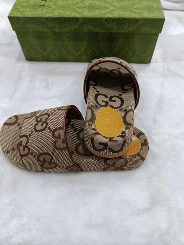 High quality slippers size:5-12 with box GUI #C0032
