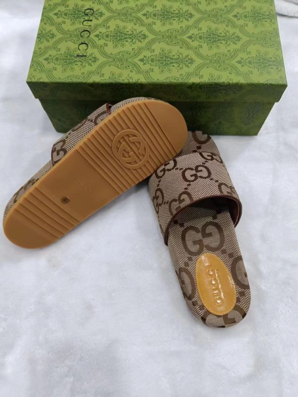 High quality slippers size:5-12 with box GUI #C0032