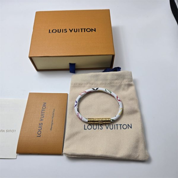 Wholesale high quality Bracelet with box LOV  #C0250