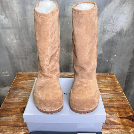 Top quality fuzzy boots size:5-10 with box free shipping BAA #C0285 - Image 4