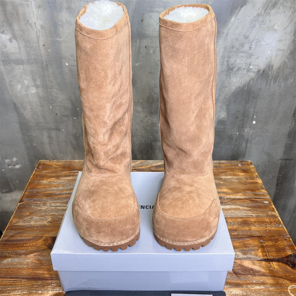 Top quality fuzzy boots size:5-10 with box free shipping BAA #C0285 - Image 4