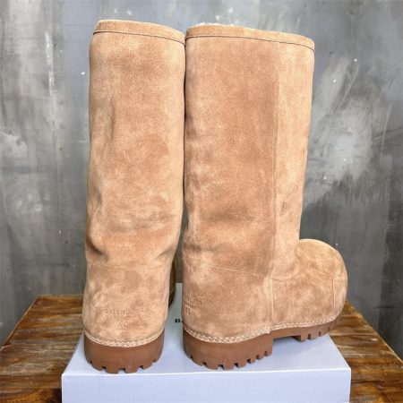 Top quality fuzzy boots size:5-10 with box free shipping BAA #C0285 - Image 5