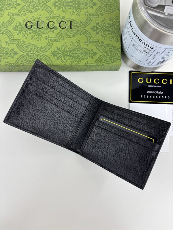 Top quality leather wallet with box size:11*9cm GUI #C0299