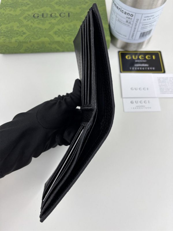 Top quality leather wallet with box size:11*9cm GUI #C0299