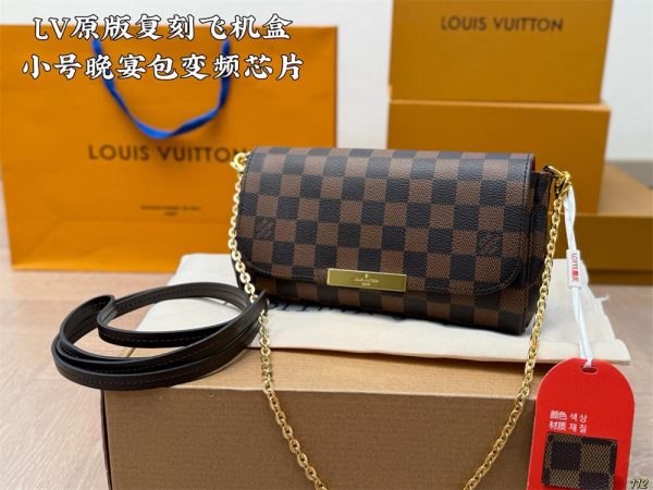 High quality shoulder bag size:21*11cm LOV #C0344