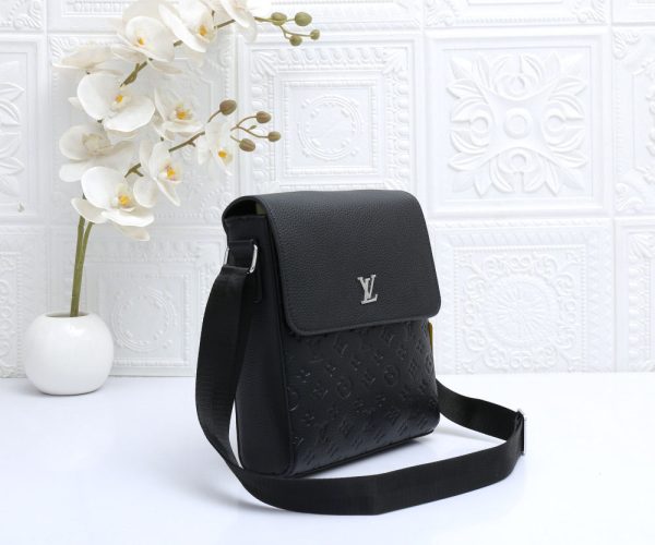 Wholesale messenger bag size:21*24*7cm CM #C0350