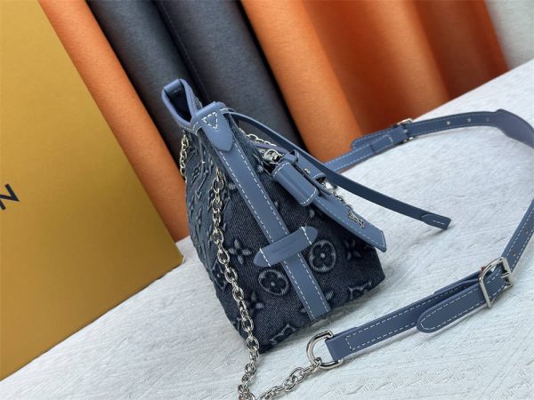 High quality denim shoulder bag size:26*10*17cm LOV JW #C0380