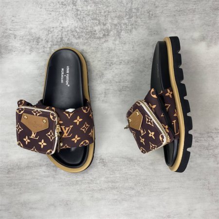 High quality slipper size:5-10 with box LOV #C0382 - Image 3