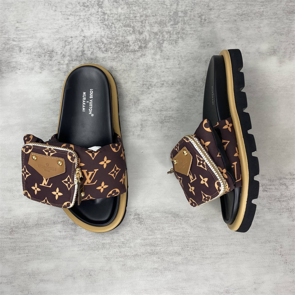 High quality slipper size:5-10 with box LOV #C0382 - Image 3