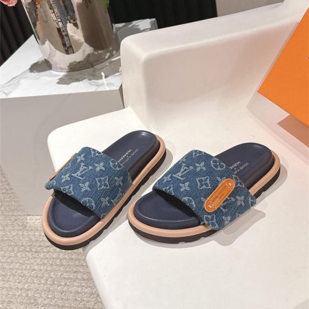 High quality slipper size:5-10 with box LOV #C0398 - Image 2