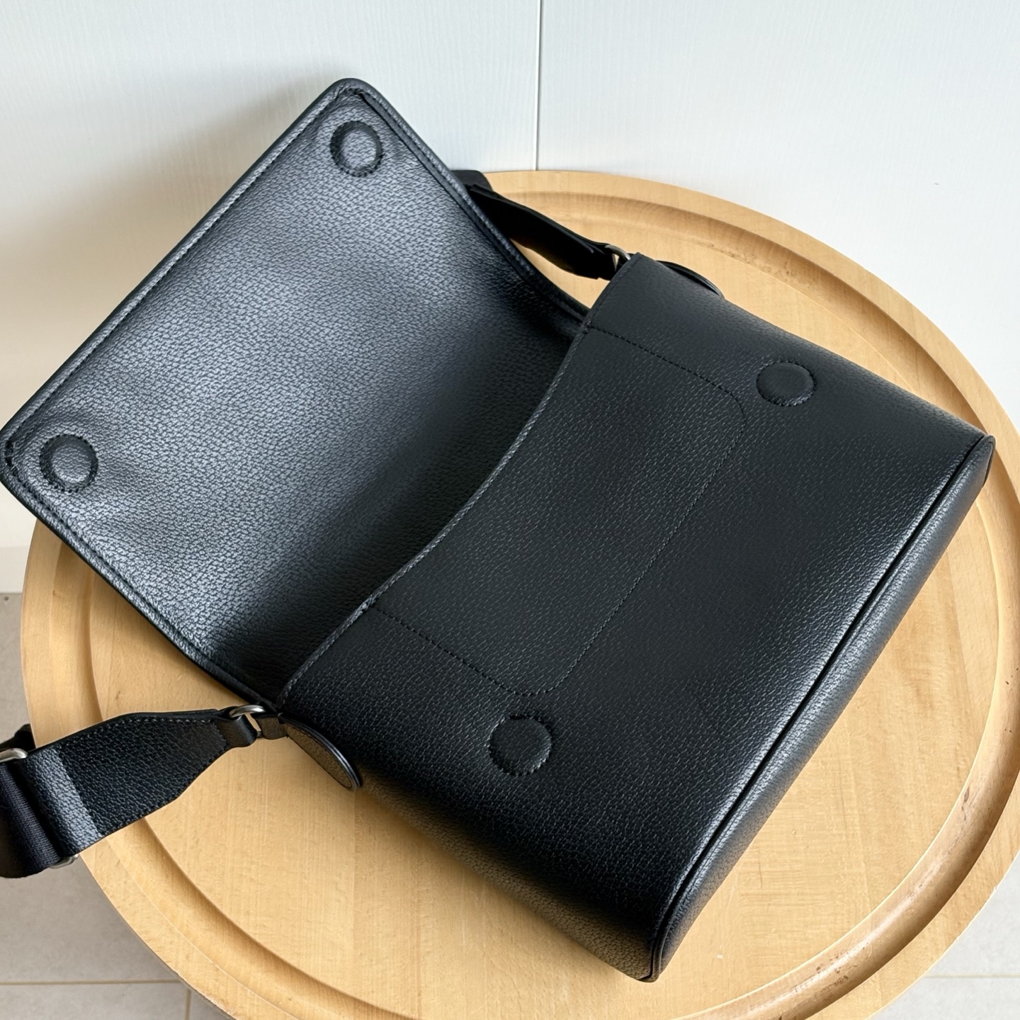 High quality shoulder bag size:29*20*8cm GUI #C0408 - Image 2