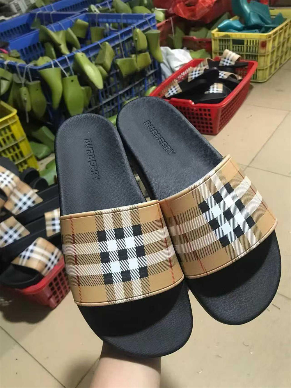 High quality couple slipper size:5-12 with box BUY SY #C0564 - Image 1