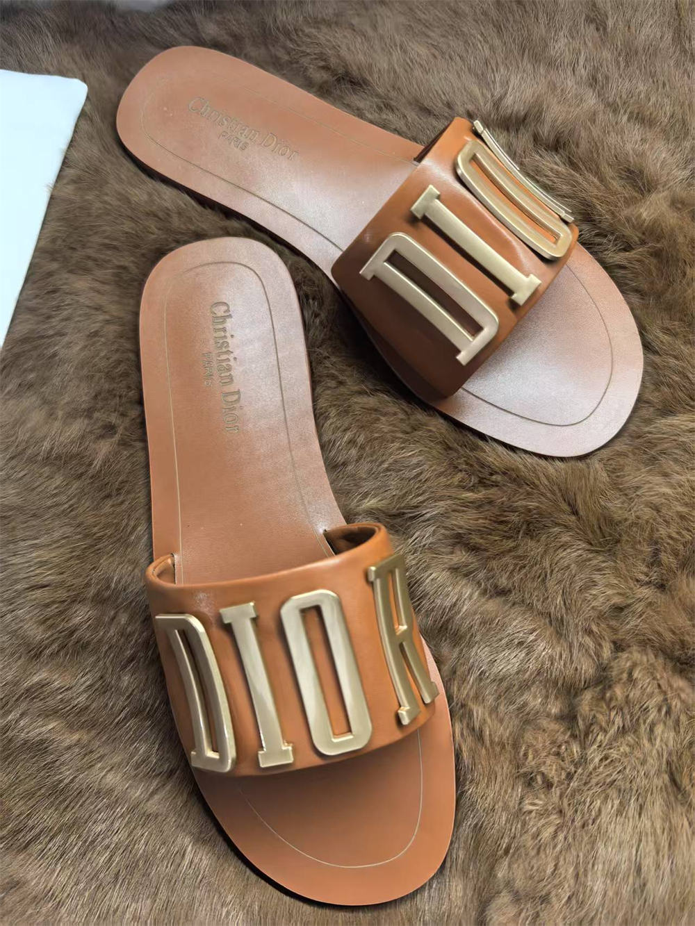 High quality slipper size:5-11 with box DIR #C0667 - Image 3