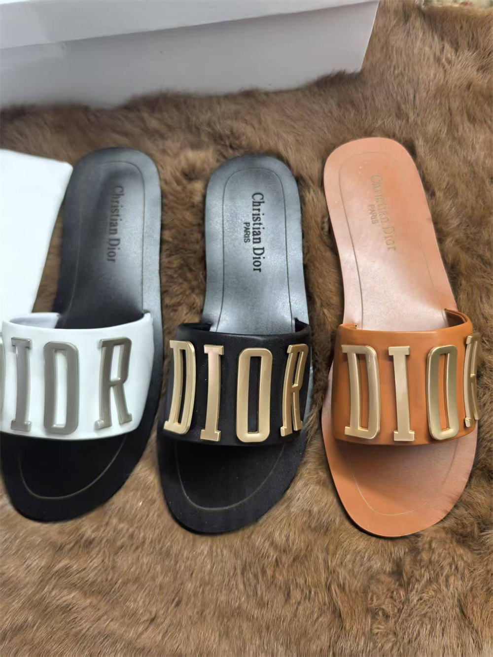 High quality slipper size:5-11 with box DIR #C0667 - Image 1