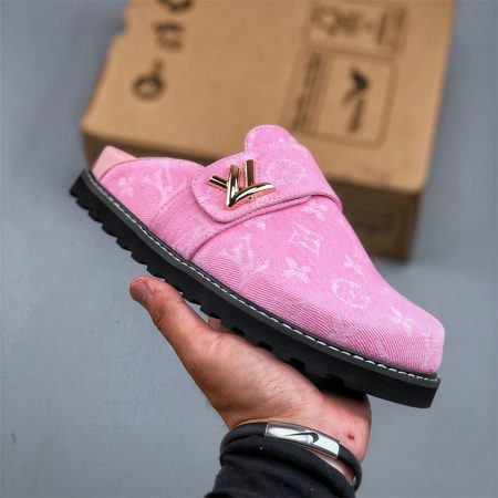 High quality slippers size:5-11 with box free shipping LOV #X0007