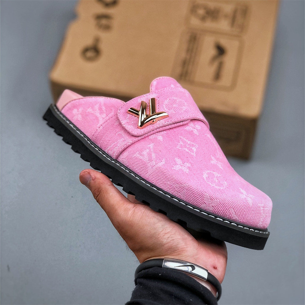 High quality slippers size:5-11 with box free shipping LOV #X0007 - Image 1