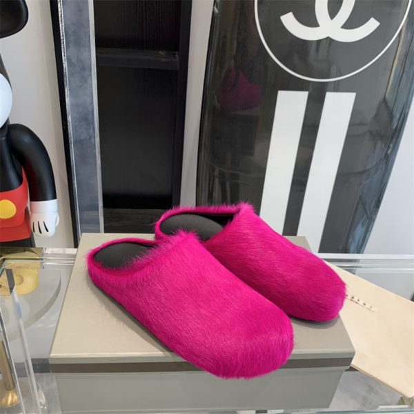 High quality fuzzy slipper size:5-12 with box MAI GZ #X0102
