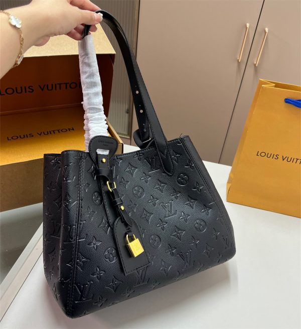 H quality leather Tote bag size:30*23cm LOV DS #X0256