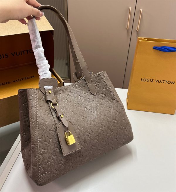 H quality leather Tote bag size:30*23cm LOV DS #X0256