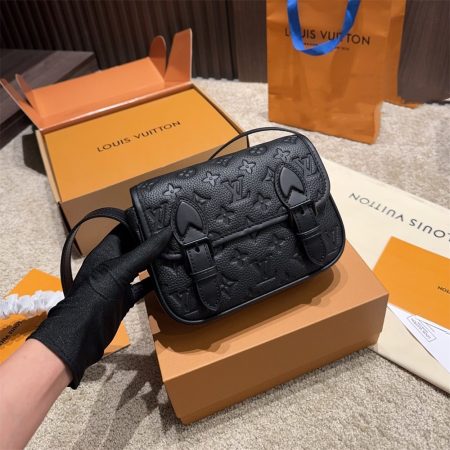 High quality messenger bag size:19*14cm LOV DS #X0269