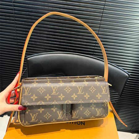 High quality messenger bag size:30*13.5cm LOV MLB #X0364