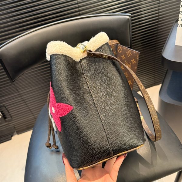 High quality bucket bag size:25*25cm LOV DS #X0440