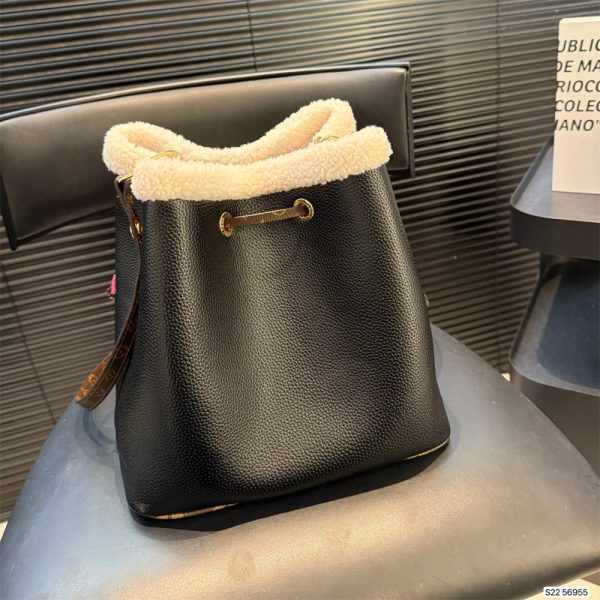 High quality bucket bag size:25*25cm LOV DS #X0440
