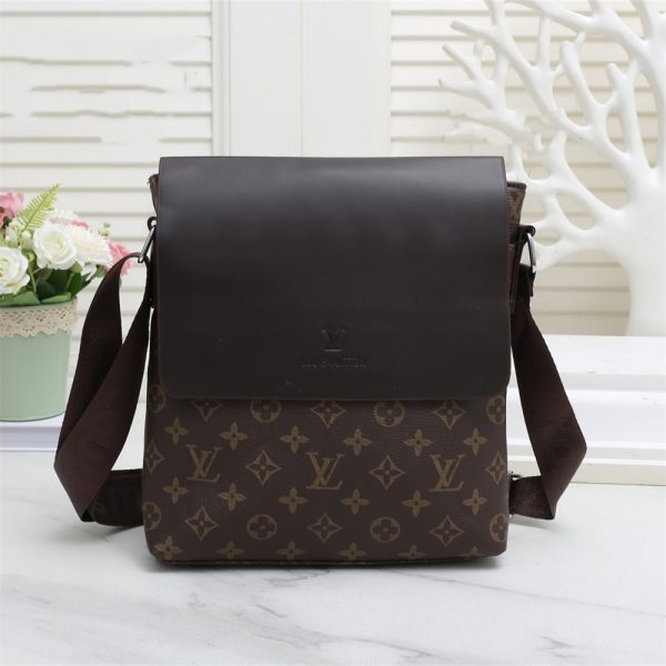 Wholesale messenger bag size:23*5*25cm LOV CM #X0459