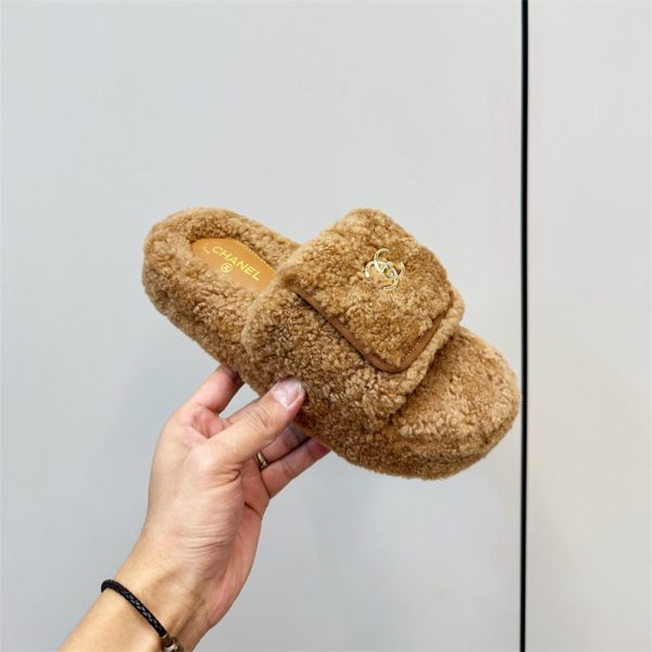 High quality fuzzy slipper size:5-10 with box CHL LZ #X0480
