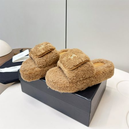 High quality fuzzy slipper size:5-10 with box CHL LZ #X0480 - Image 3