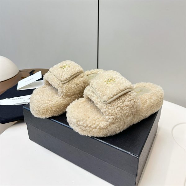 High quality fuzzy slipper size:5-10 with box CHL LZ #X0480