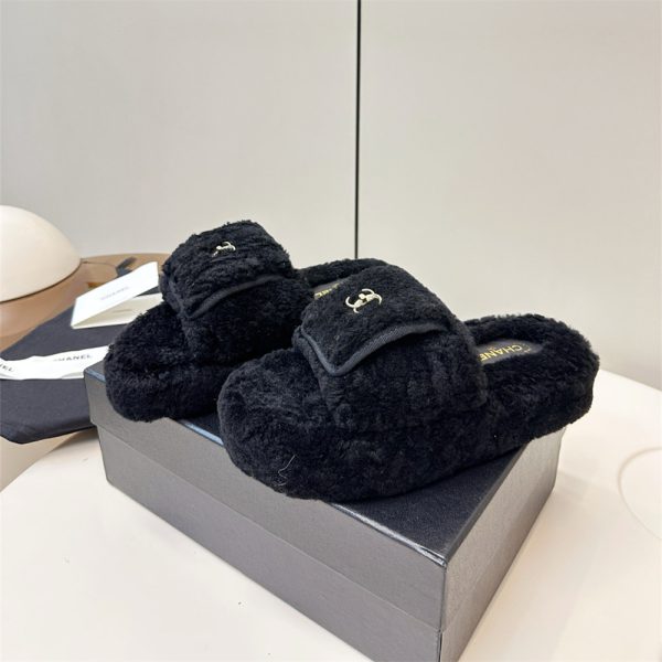 High quality fuzzy slipper size:5-10 with box CHL LZ #X0480