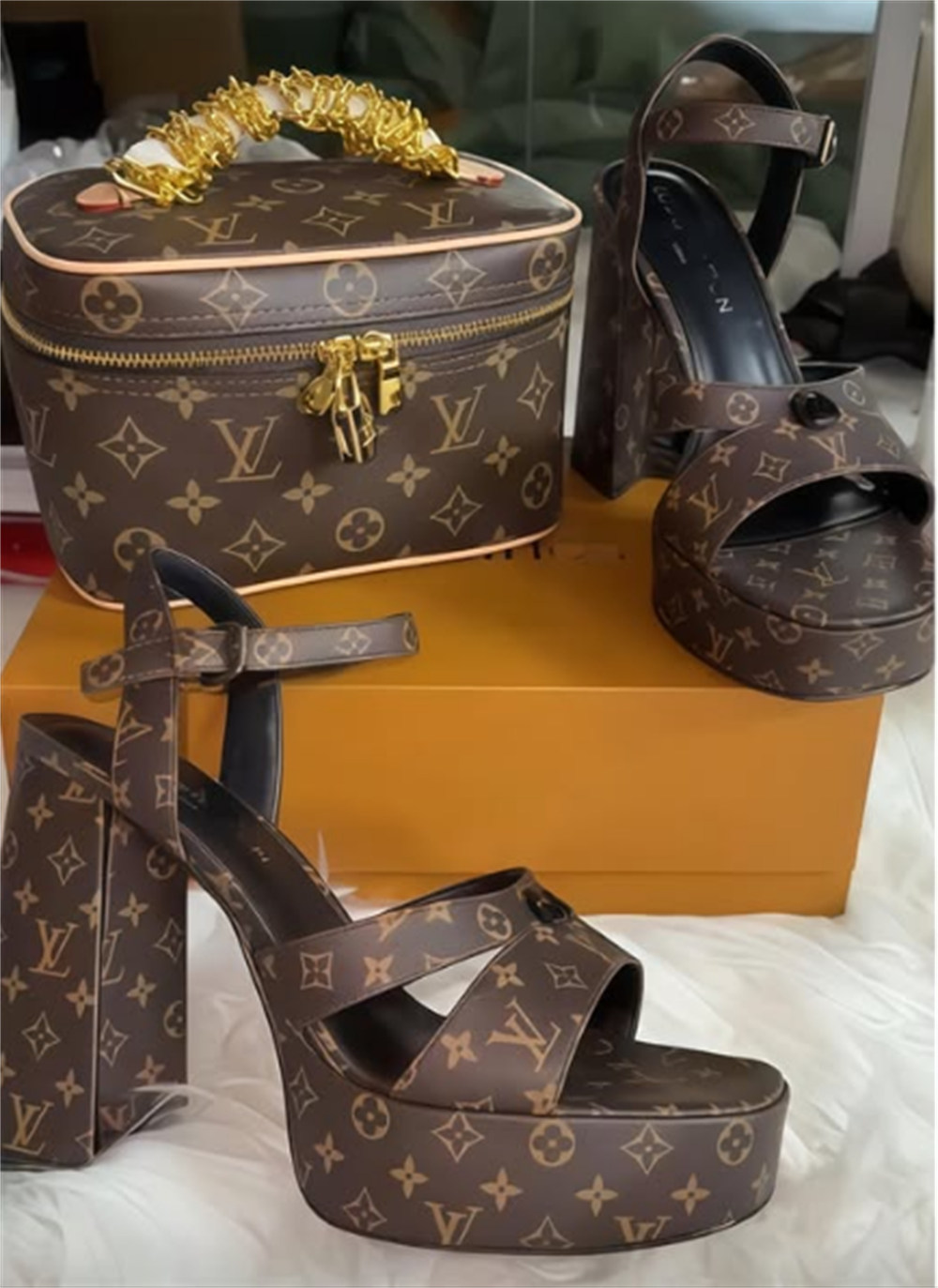 High quality sandal & makeup bag set free shipping LOV #X0577 - Image 1