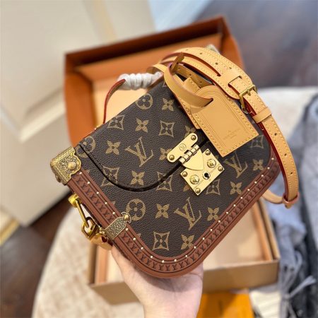 Top quality leather shoulder bag size:23*17cm LOV #X0703