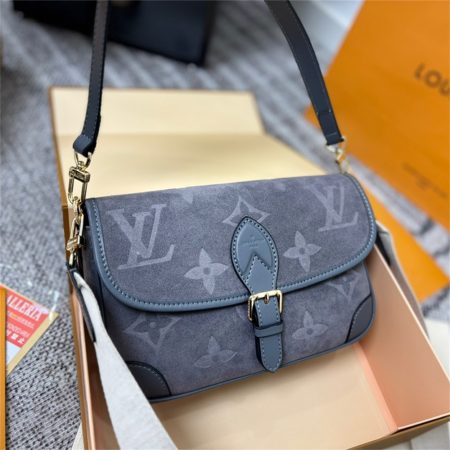 High quality shoulder bag size:25*14cm LOV DS #X0792 - Image 2