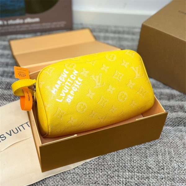 High quality Makeup bag size:26*15cm LOV DS #X0830