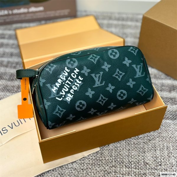 High quality Makeup bag size:26*15cm LOV DS #X0830