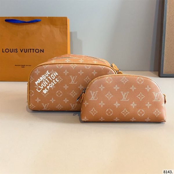 High quality Makeup bag size:26*15*14cm LOV DS #X0831