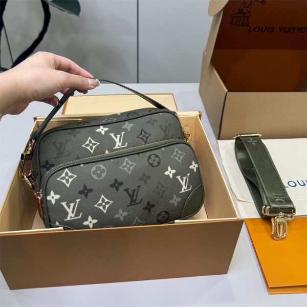 High quality messenger bag size:19*11cm LOV DS #X0928