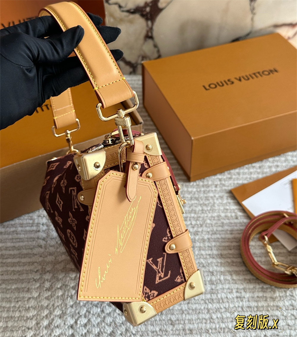 High quality shoulder bag size:23*16cm LOV DS #X0938 - Image 3