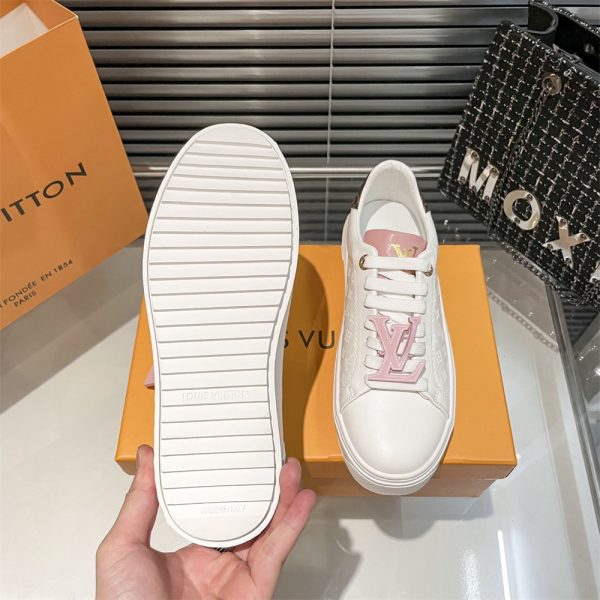 1  sneaker size:5-10 with box free shipping LOV #X0980