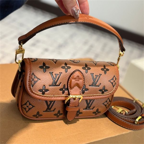 High quiality shoulder bag size:19*10cm LOV DS #X0991