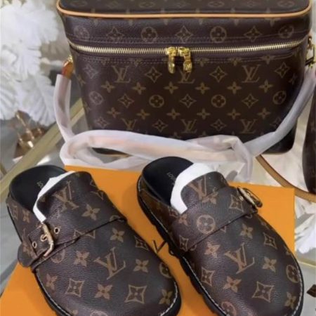1 set slipper & makeup bag free shipping LOV #X1000