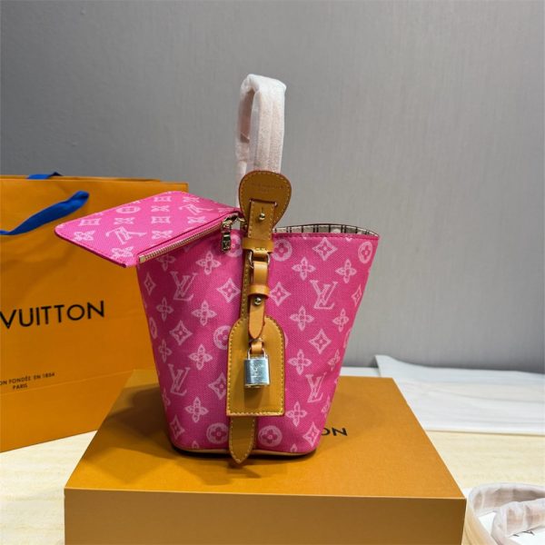 High quality bucket bag size:17*19cm LOV  #28040